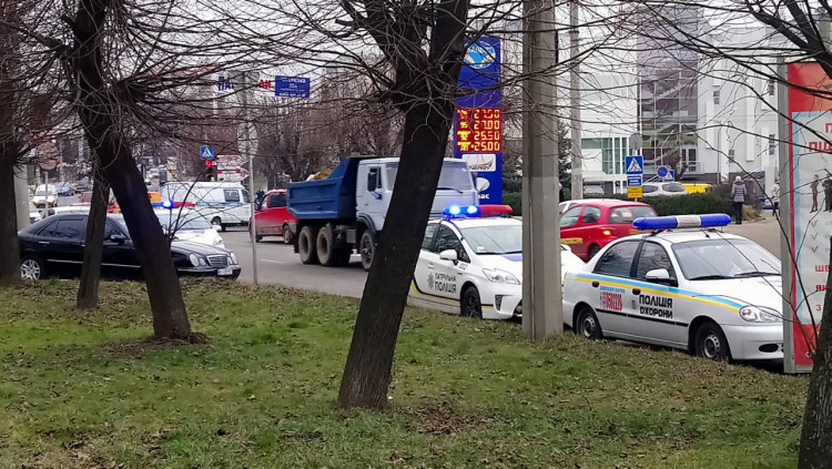 У будівлі Фіскальної служби в Чернівцях стався вибух