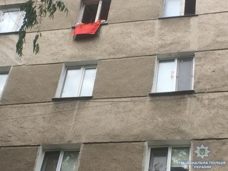 В Одессе остановили БМВ с флагом с советской символикой: милиция начала расследование В Одессе остановили БМВ с флагом с советской символикой: милиция начала расследование