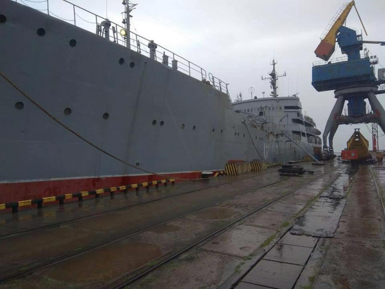 корабль Донбасс в порту