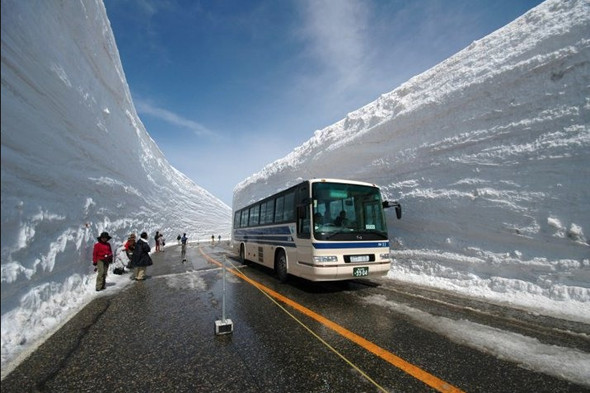 Розсування снігу в Японії
