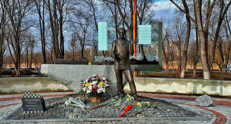 Пам"ятник Леонтовичу