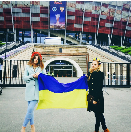 Українські красуні, які вболіватимуть за "Дніпро" у Варшаві, підкорили Інтернет (ФОТО) - фото 1