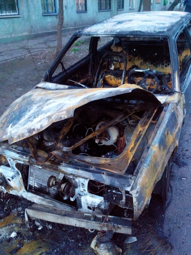 У Запоріжжі під ранок згоріла автівка - фото 2