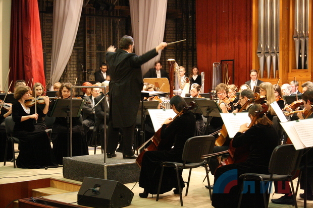 В окупованому Луганську створили симфонію, що "спонукає до боротьби" (ФОТО) - фото 3
