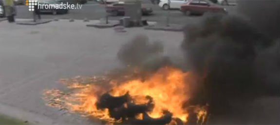 На Хрещатику запалали шини, а таксисти можуть зупинити рух транспорту  - фото 2
