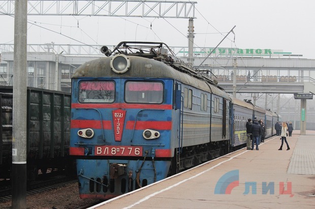 У "ЛНР" запустили поїзд до "ДНР" і мріють про подорожі в Україну (ФОТО) - фото 2
