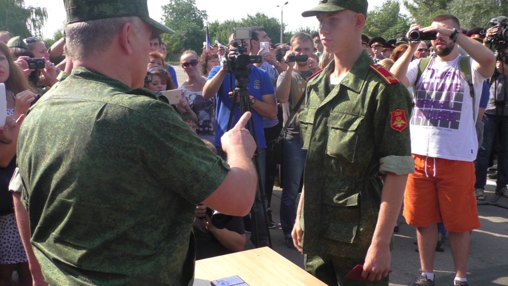 Більше 200 учнів віджатого військового ліцею присягнули на вірність "ДНР" (ФОТО) - фото 4