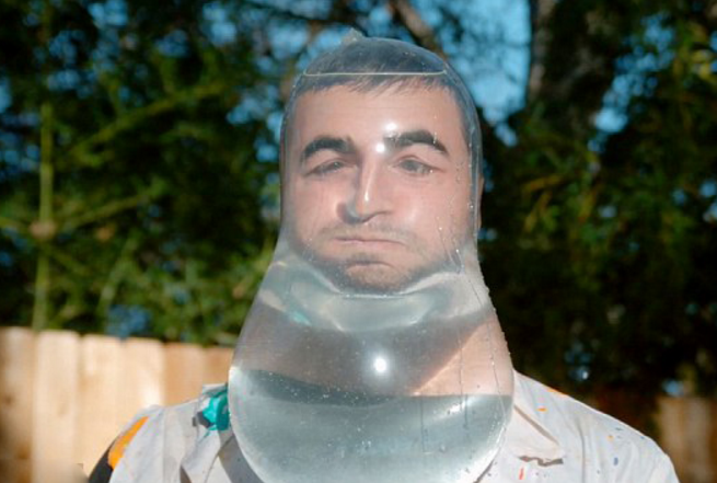Як вибухає презерватив з водою, напнутий на голову техаського відчайдуха - фото 1