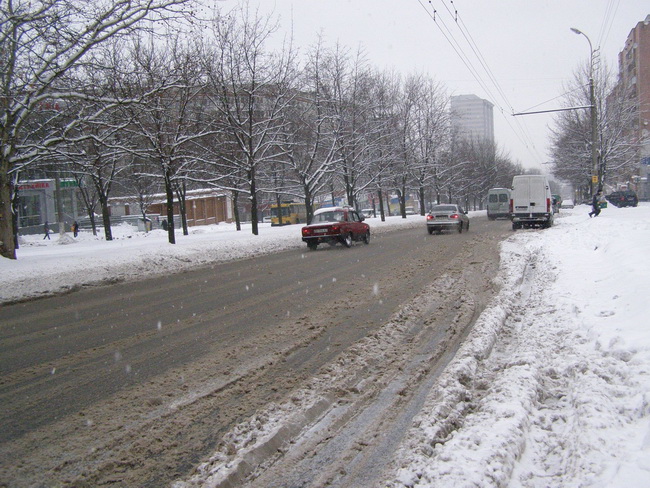 Дніпропетровськ засипає снігом - фото 1