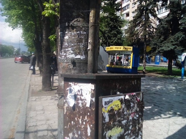 Стовпи зачистили на всьому шляху завтрашнього кортежу Президента України - фото 2