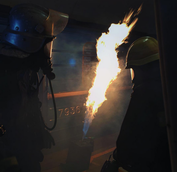 Як у харківській підземці шукали вибухівку та гасили пожежу  - фото 1