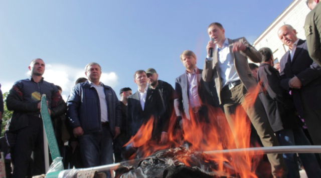"Гарячу лінію" губернатора Кіровоградщини очолив активіст, який палив його опудало - фото 2