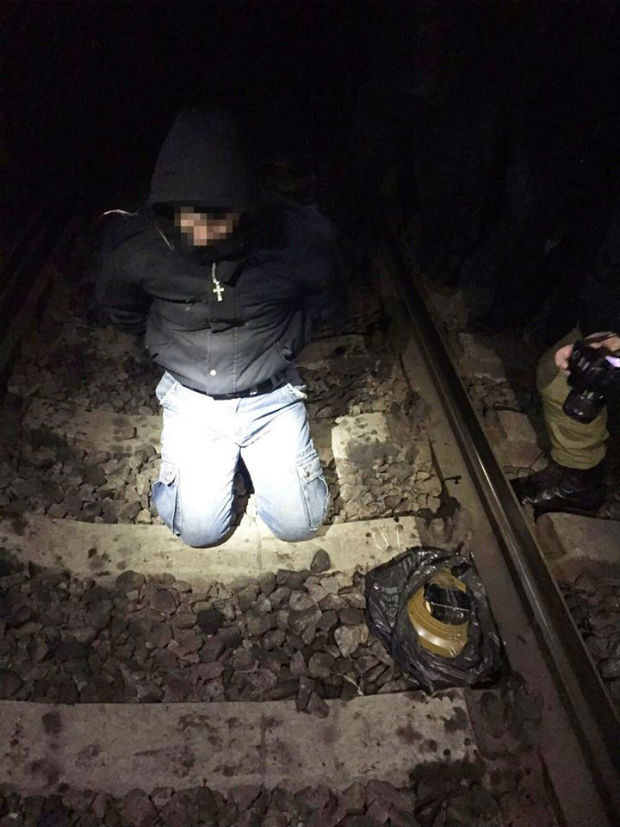 СБУ оприлюднила деталі затримання диверсанта, який хотів підірвати потяг на Харківщині - фото 1