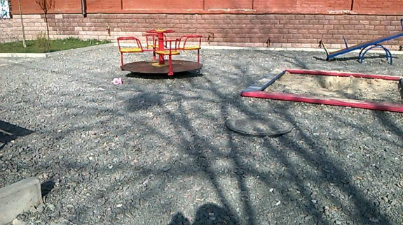 У Києва виявлено найсуворіший дитячий майданчик - фото 1