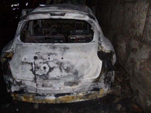 У Києві за одну ніч підпалили 5 автівок (ФОТО) - фото 3