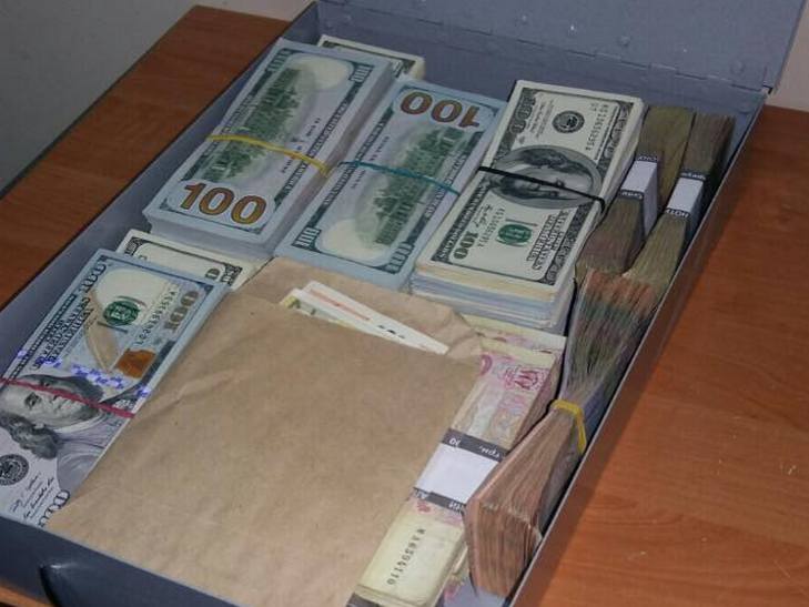 В одного з затриманих в Одесі високопосадовців міноборони в банку виявили десятки тисяч доларів - фото 1