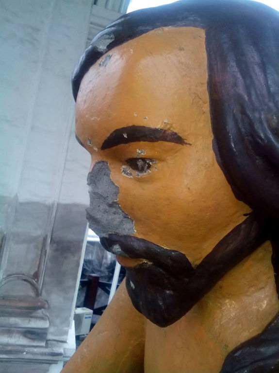 Скульптурі Самсона на Подолі зробили "пластичну операцію" носа  - фото 2