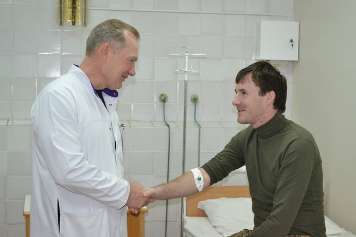 У Дніпропетровську медики обстежили звільнених з полону бійців - фото 2