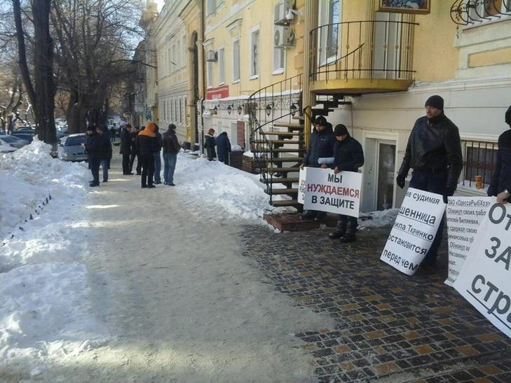 В Одесі під головним управлінням поліції зібралися мітингувальники - фото 2
