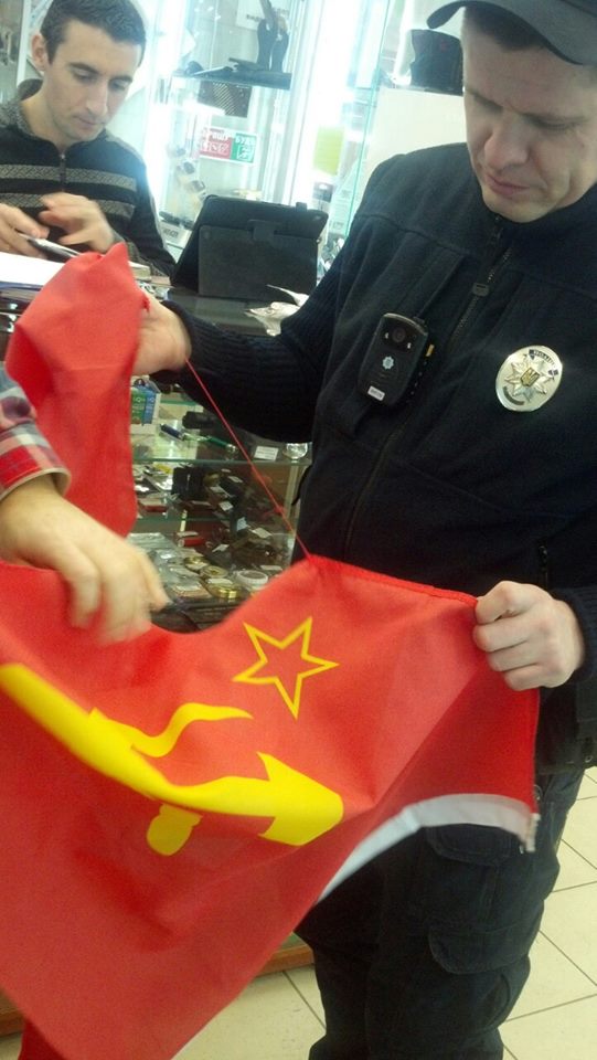 В Одеському супермаркеті продають фашистський флаг - фото 2