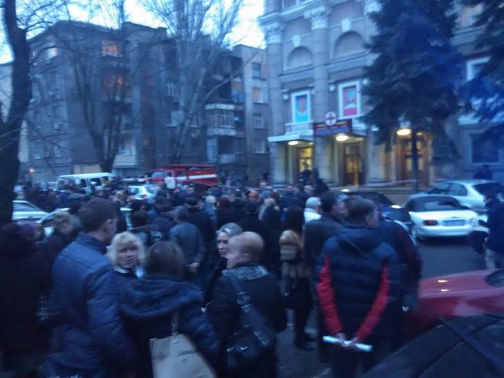 В Одесі мітинг понад ста ошуканих пайовиків розігнали "мінуванням" Будинку офіцерів - фото 3