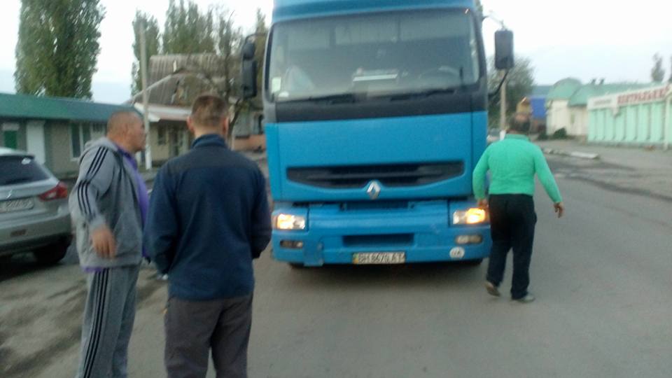 У Новому Бузі незважаючи на заборону проїзду, продовжують "колесити" фури