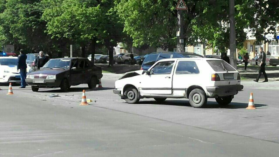 ДТП у Харкові: постраждали три людини  - фото 1