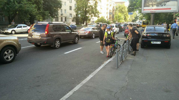 Через зауваження водій "Волги" вистрелив у столичного велосипедиста - фото 2