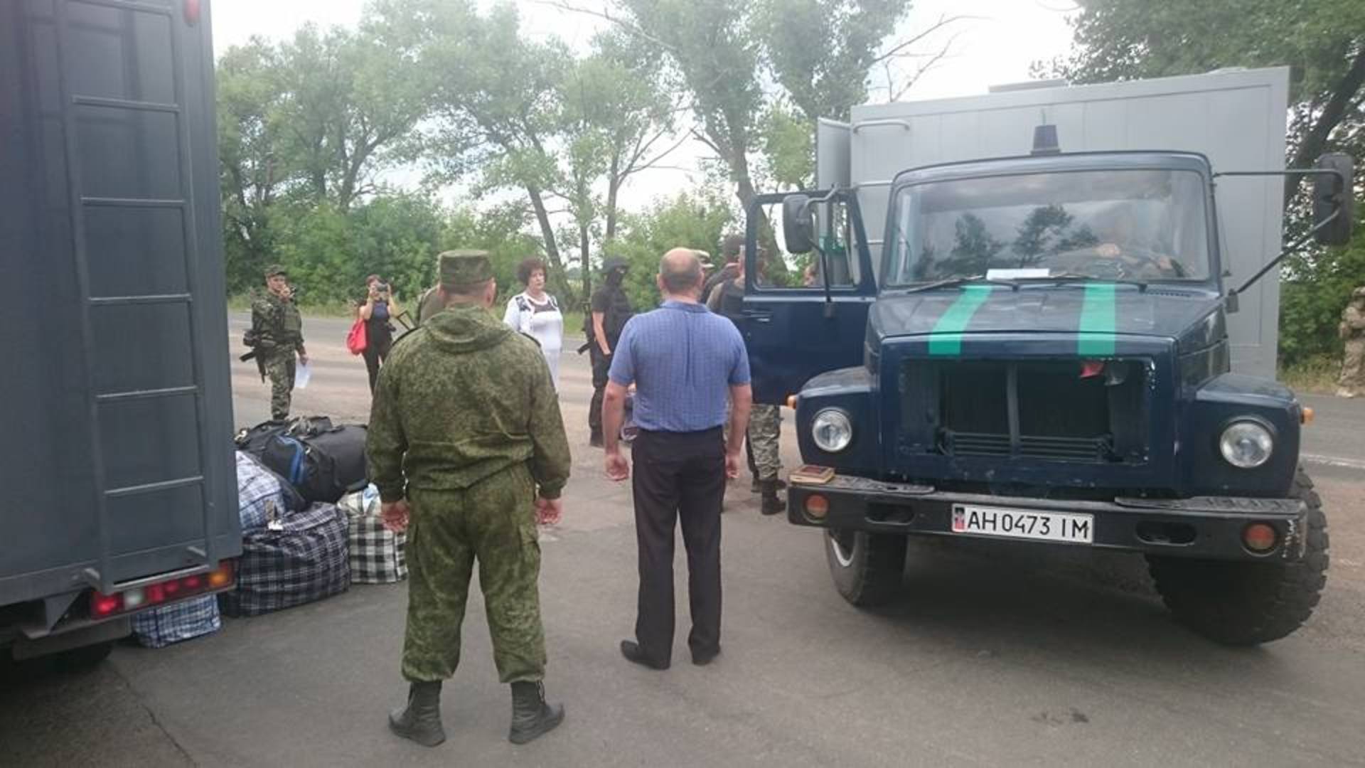 Окупанти передали Україні більше 20 ув`язнених (ФОТО) - фото 3