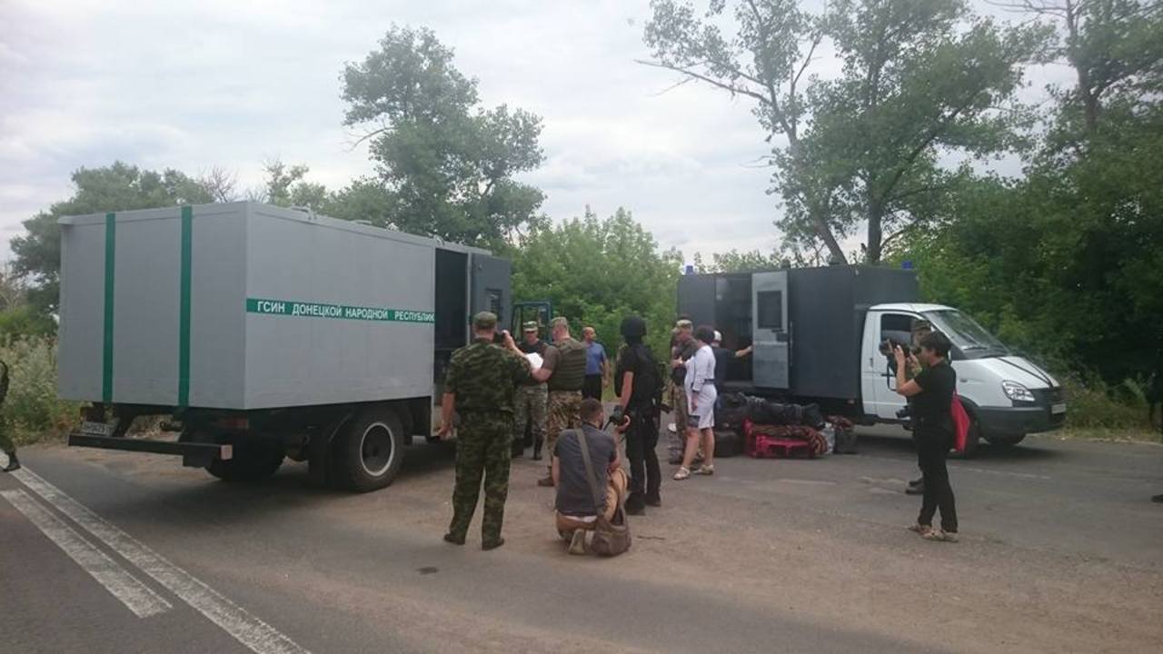 Окупанти передали Україні більше 20 ув`язнених (ФОТО) - фото 2