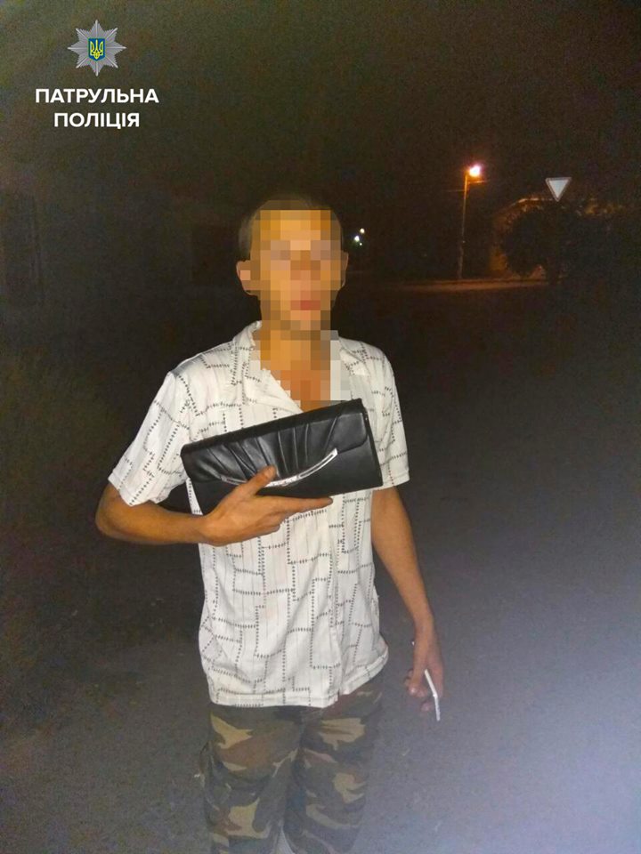 У Запоріжжі зловили грабіжника з жіночою сумочкою - фото 1