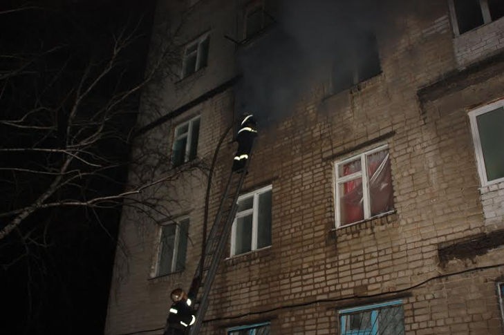 У Кіровограді рятувальники витягли з вогню сімох студентів - фото 1