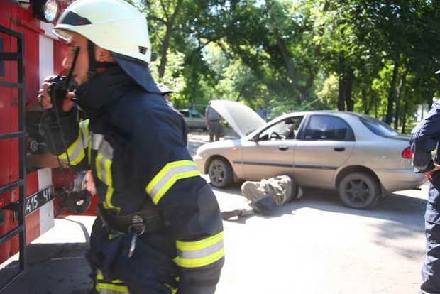 Стали відомі подробиці перестрілки у Маріуполі: поранено поліцейського (ФОТО) - фото 3