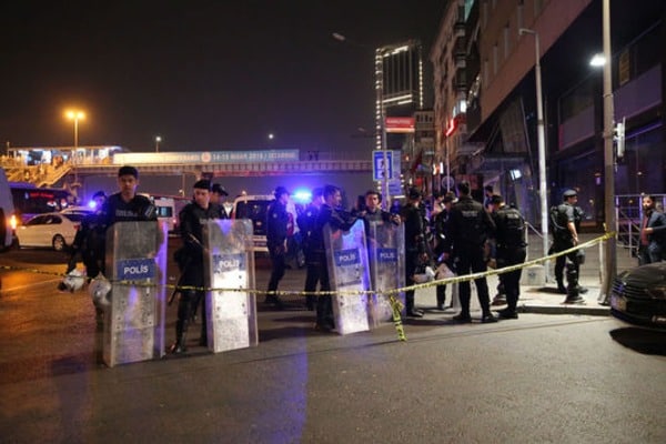 Новий теракт у Стамбулі: троє постраждалих - фото 2