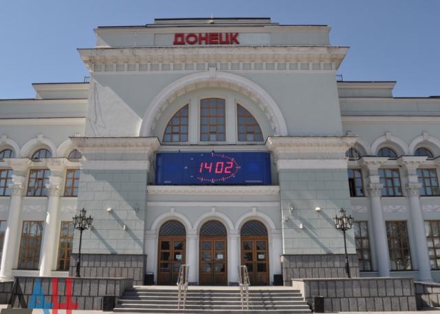 У "ДНР" нове "покращення": Перейменували залізничний вокзал в Донецьку - фото 1