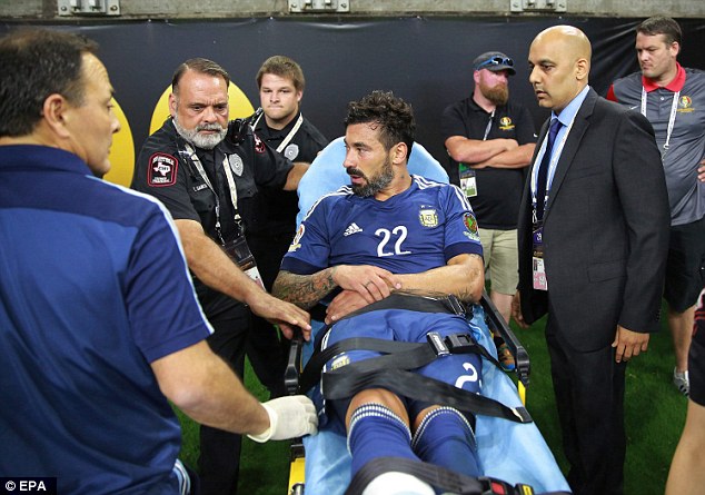 Як лідер збірної Аргентини зламав руку - фото 4