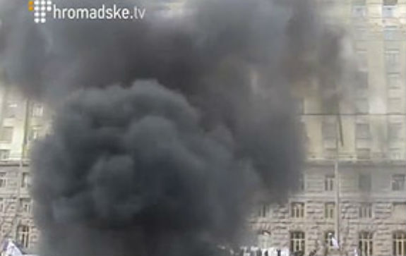 На Хрещатику запалали шини, а таксисти можуть зупинити рух транспорту  - фото 1