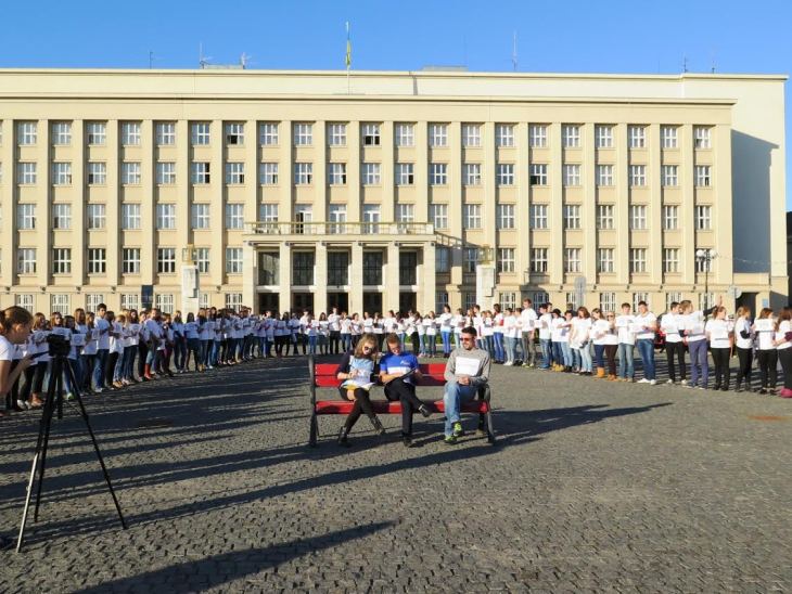 Ужгородські школярі просили політиків не піддаватись корупції - фото 2