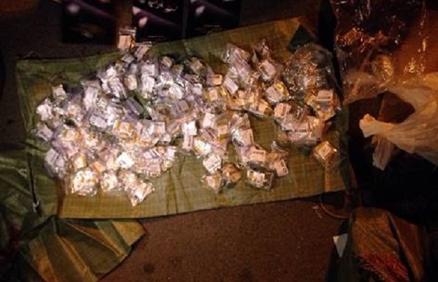 У вагонах потяга "Київ-Москва" знайдено 100 кг бурштину, коштовності та військове обладнання - фото 2