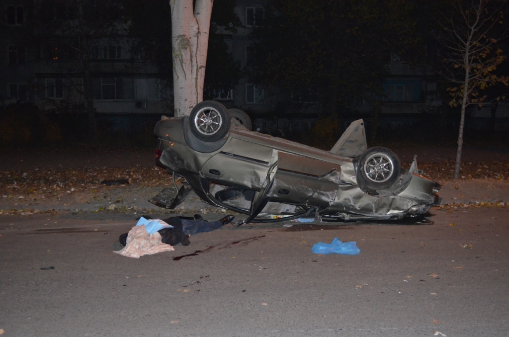 У страшній аварії в Запоріжжі загинули троє 22-річних юнаків - фото 1