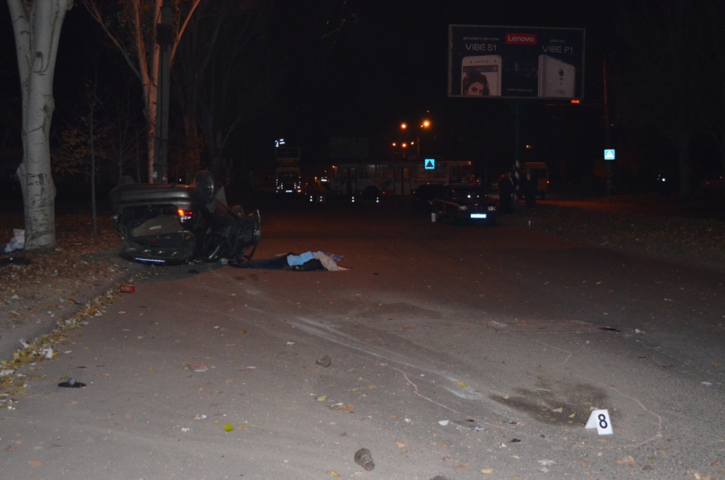 У страшній аварії в Запоріжжі загинули троє 22-річних юнаків - фото 2
