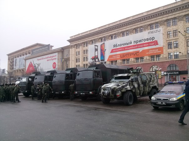 На центральній площі Харкова з’явилися гвардійці на військовій техніці  - фото 1