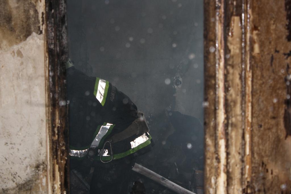 У Запоріжжі повністю згоріла квартира, господар загинув - фото 2