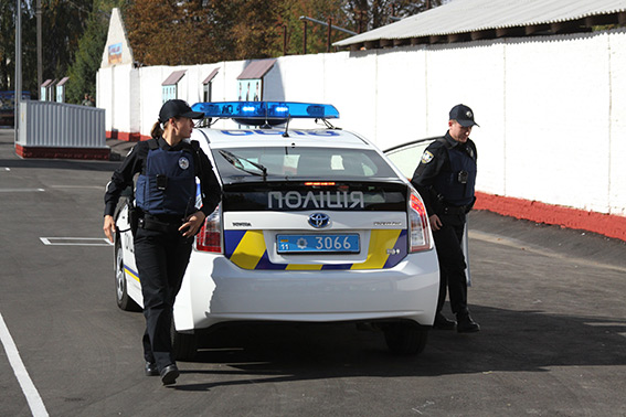 Вінницькі міліціонери виявили вибуховий пристрій на виборчій дільниці та знешкодили його  - фото 3