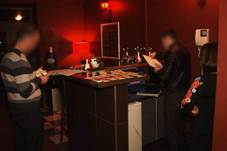 Франківська поліція "накрила" масажний салон за підозрою у проституції - фото 1