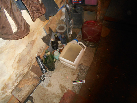 Мешканець Сумщини у гаражі налагодив майже "промислове" виробництво важких наркотиків   - фото 3
