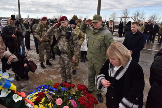 У Волновасі вшанували загиблих у минулорічному теракті (ФОТО) - фото 3