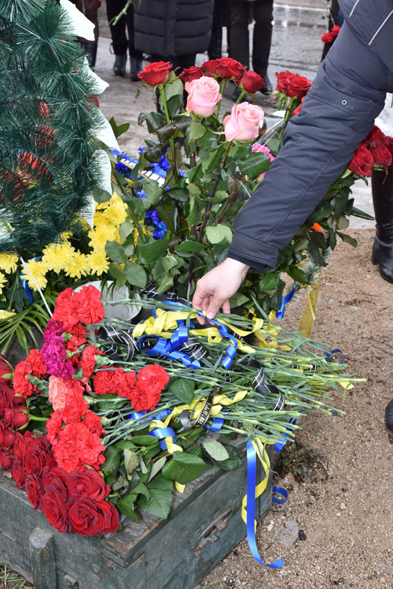 У Волновасі вшанували загиблих у минулорічному теракті (ФОТО) - фото 4