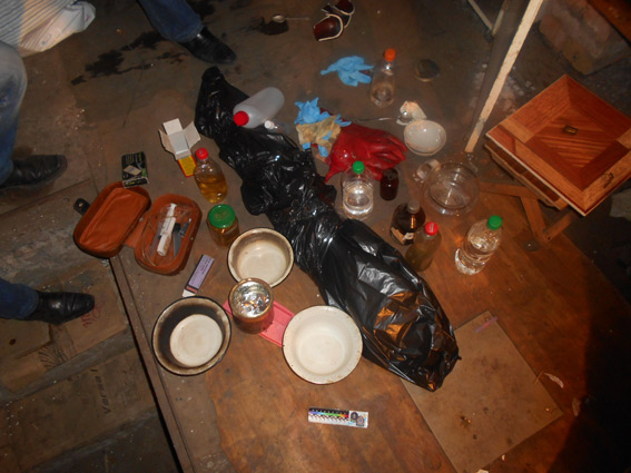 Мешканець Сумщини у гаражі налагодив майже "промислове" виробництво важких наркотиків   - фото 1