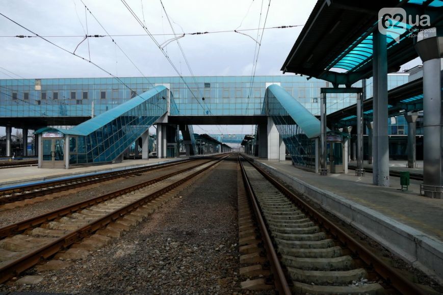 Залишки колишніх розкошів: як тепер виглядає залізничний вокзал Донецька (ФОТО) - фото 5